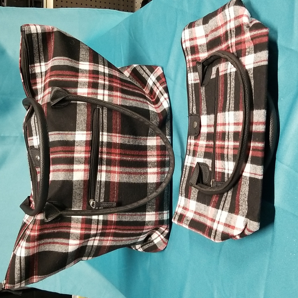 NWOT 2 pc. travel set